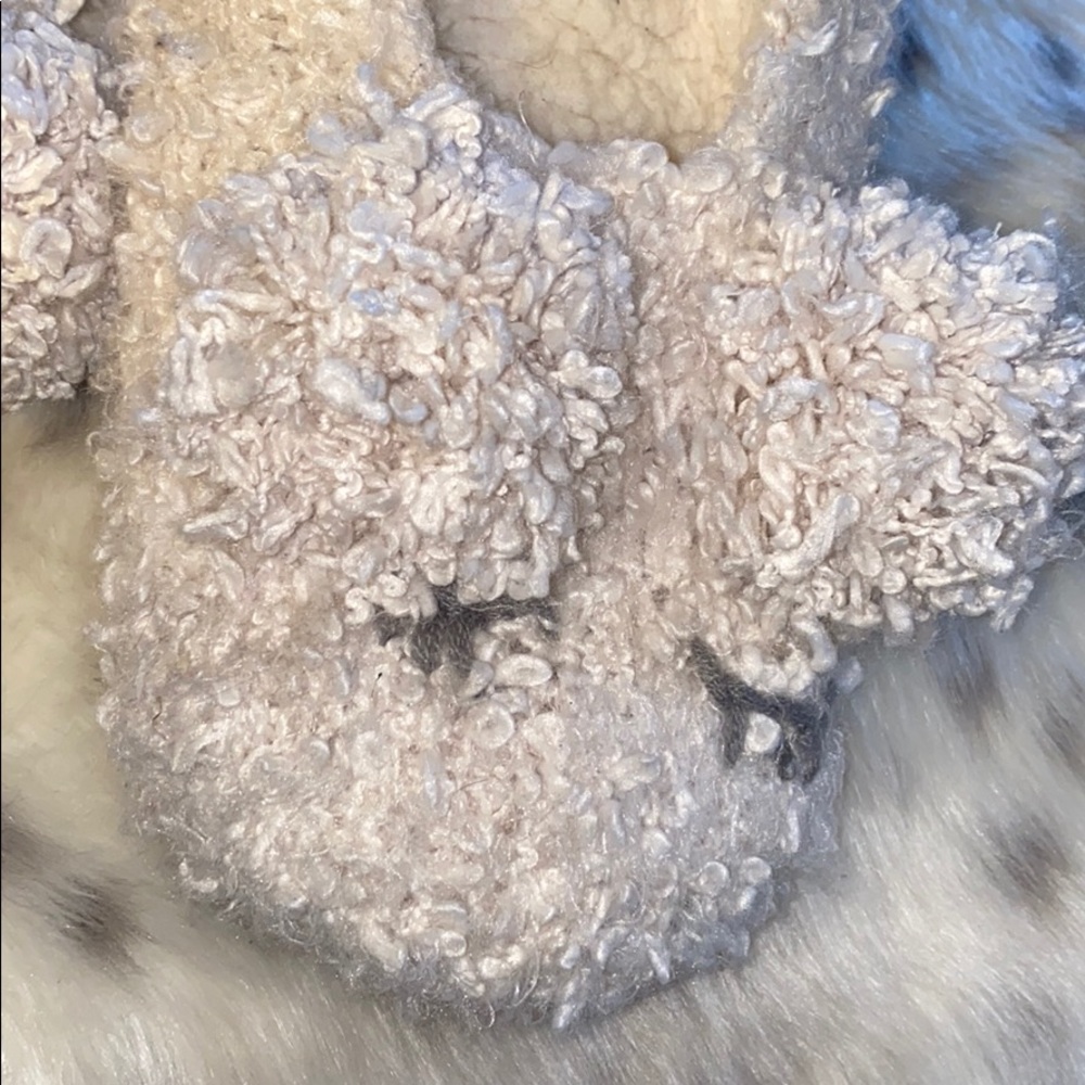 Slippers - Picture 2 of 3